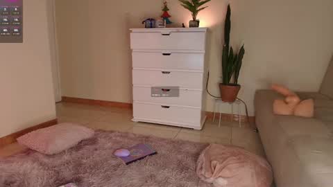 Snapshot of maria_petit chatting on 10, 12, 2024 M. online show from 10, 12, 2024