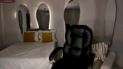 Snapshot of mariaherrera_ chatting on 14, 12, 2025 MARIA HERRERA online show from 14, 12, 2025