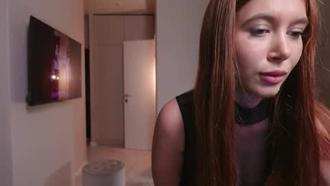 Snapshot of mariameella chatting on 27, 11, 2025 mariameella online show from 27, 11, 2025