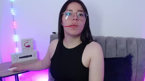 Snapshot of marian_ran_ chatting on 16, 12, 2025 Marian online show from 16, 12, 2025