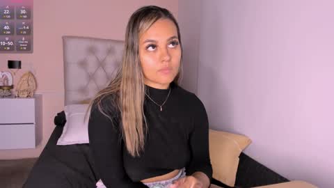 Mariana Roe online show from 10, 12, 2024