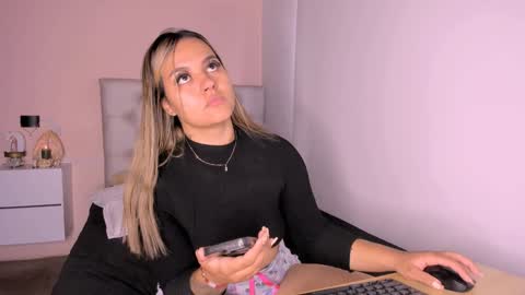 Mariana Roe online show from 25, 12, 2024