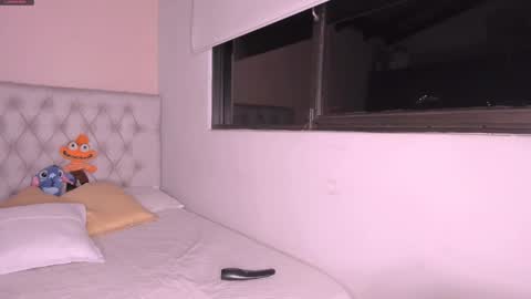 Mariana Roe online show from 17, 1, 2025