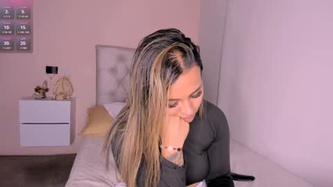 Mariana Roe online show from 25, 1, 2025