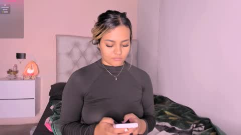 Mariana Roe online show from 18, 2, 2025