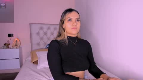 Mariana Roe online show from 4, 3, 2025