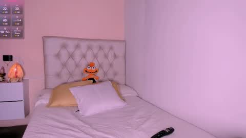 Mariana Roe online show from 12, 3, 2025