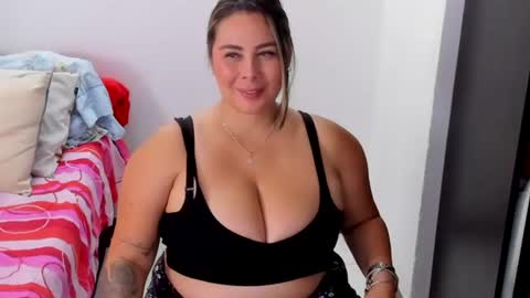 Snapshot of mariana_mr chatting on 4, 7, 2026 M A R I A N A online show from 4, 7, 2026