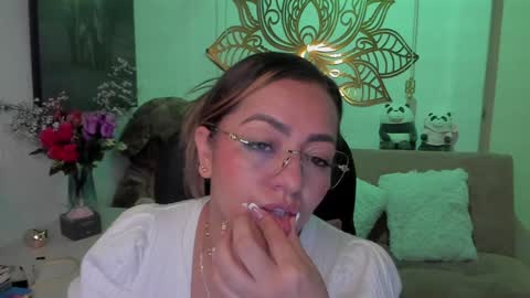 Snapshot of marianalopez81 chatting on 7, 2, 2025 Mariana Lopez online show from 7, 2, 2025