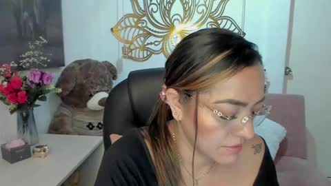 Snapshot of marianalopez81 chatting on 14, 2, 2025 Mariana Lopez online show from 14, 2, 2025