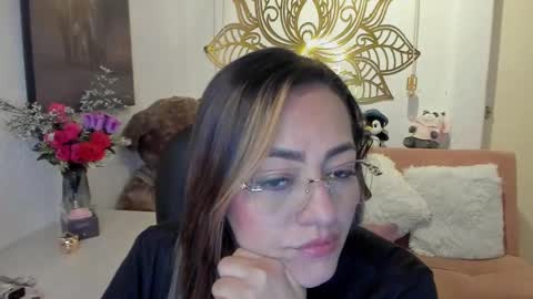 Snapshot of marianalopez81 chatting on 20, 2, 2025 Mariana Lopez online show from 20, 2, 2025