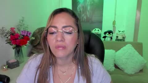 Snapshot of marianalopez81 chatting on 25, 2, 2025 Mariana Lopez online show from 25, 2, 2025