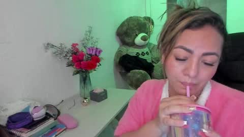Snapshot of marianalopez81 chatting on 28, 2, 2025 Mariana Lopez online show from 28, 2, 2025