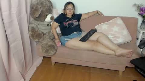 Snapshot of marianalopez81 chatting on 7, 3, 2025 Mariana Lopez online show from 7, 3, 2025