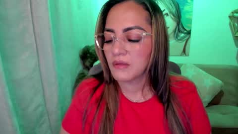 Snapshot of marianalopez81 chatting on 3, 10, 2025 Mariana Lopez online show from 3, 10, 2025