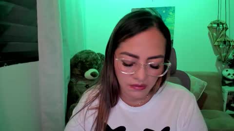 Snapshot of marianalopez81 chatting on 4, 10, 2025 Mariana Lopez online show from 4, 10, 2025
