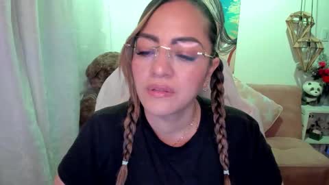 Snapshot of marianalopez81 chatting on 5, 10, 2025 Mariana Lopez online show from 5, 10, 2025