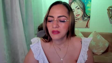 Snapshot of marianalopez81 chatting on 12, 10, 2025 Mariana Lopez online show from 12, 10, 2025