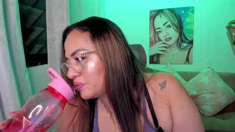 Snapshot of marianalopez81 chatting on 8, 11, 2025 Mariana Lopez online show from 8, 11, 2025