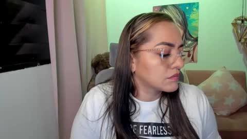 Snapshot of marianalopez81 chatting on 5, 12, 2025 Mariana Lopez online show from 5, 12, 2025