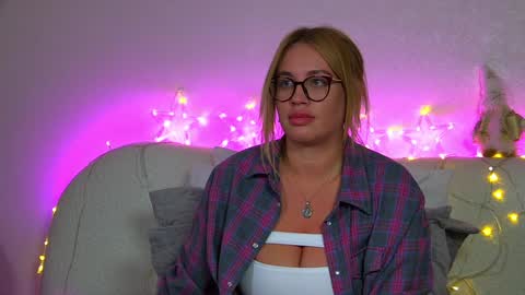 Snapshot of marianeumann chatting on 20, 12, 2024 Maria online show from 20, 12, 2024