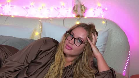 Snapshot of marianeumann chatting on 25, 12, 2024 Maria online show from 25, 12, 2024