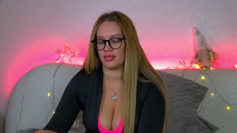 Snapshot of marianeumann chatting on 11, 1, 2025 Maria online show from 11, 1, 2025