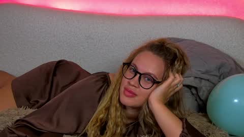 Snapshot of marianeumann chatting on 14, 1, 2025 Maria online show from 14, 1, 2025