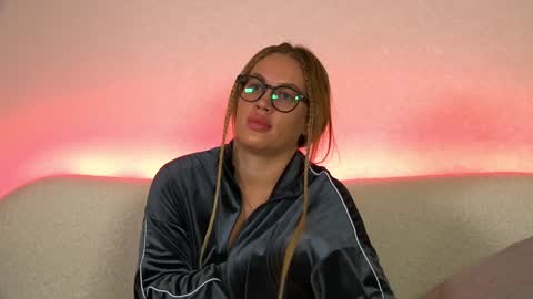 Snapshot of marianeumann chatting on 22, 1, 2025 Maria online show from 22, 1, 2025