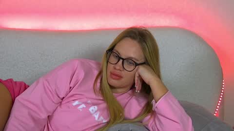 Snapshot of marianeumann chatting on 25, 1, 2025 Maria online show from 25, 1, 2025