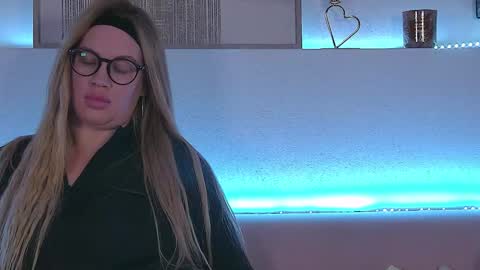 Snapshot of marianeumann chatting on 1, 2, 2025 Maria online show from 1, 2, 2025