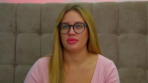 Snapshot of marianeumann chatting on 4, 2, 2025 Maria online show from 4, 2, 2025