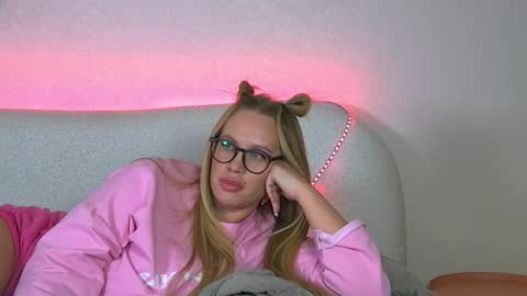 Snapshot of marianeumann chatting on 26, 2, 2025 Maria online show from 26, 2, 2025