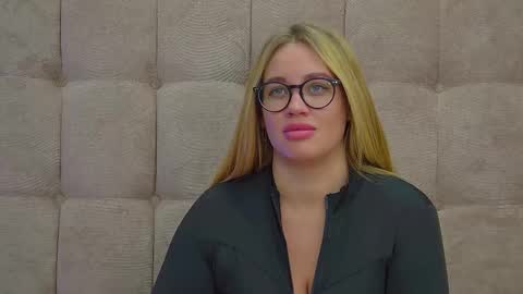 Snapshot of marianeumann chatting on 28, 2, 2025 Maria online show from 28, 2, 2025