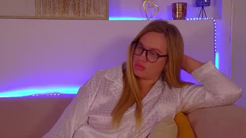 Snapshot of marianeumann chatting on 10, 3, 2025 Maria online show from 10, 3, 2025