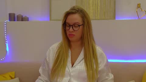 Snapshot of marianeumann chatting on 10, 3, 2025 Maria online show from 10, 3, 2025