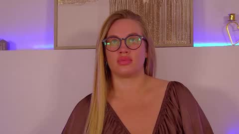 Snapshot of marianeumann chatting on 12, 3, 2025 Maria online show from 12, 3, 2025