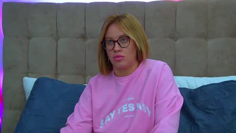 Snapshot of marianeumann chatting on 11, 9, 2025 Maria online show from 11, 9, 2025