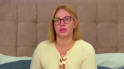 Snapshot of marianeumann chatting on 18, 9, 2025 Maria online show from 18, 9, 2025