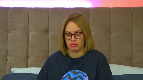 Snapshot of marianeumann chatting on 19, 9, 2025 Maria online show from 19, 9, 2025