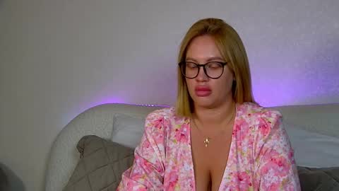 Snapshot of marianeumann chatting on 18, 10, 2025 Maria online show from 18, 10, 2025