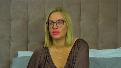 Snapshot of marianeumann chatting on 7, 11, 2025 Maria online show from 7, 11, 2025