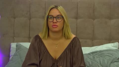 Snapshot of marianeumann chatting on 20, 11, 2025 Maria online show from 20, 11, 2025