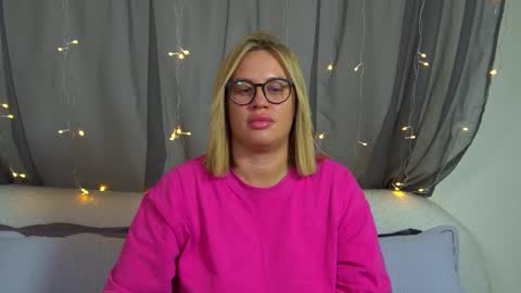 Snapshot of marianeumann chatting on 23, 11, 2025 Maria online show from 23, 11, 2025