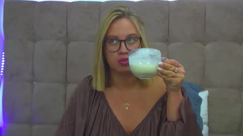 Snapshot of marianeumann chatting on 29, 11, 2025 Maria online show from 29, 11, 2025