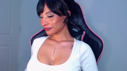 Snapshot of marianne__ chatting on 2, 1, 2025 M A R I A N E online show from 2, 1, 2025