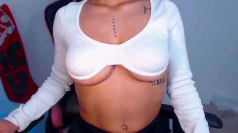 Snapshot of marianne__ chatting on 2, 1, 2025 M A R I A N E online show from 2, 1, 2025