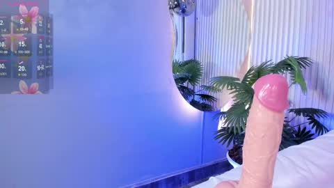 Snapshot of mariathlittle chatting on 7, 10, 2025 Maria online show from 7, 10, 2025
