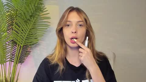 Snapshot of maribett chatting on 22, 10, 2025 Masha online show from 22, 10, 2025