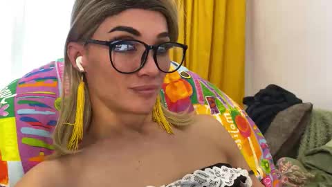 Snapshot of maridekoks chatting on 18, 11, 2025 Mari online show from 18, 11, 2025